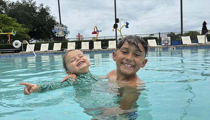 Cris Pelo Mundo - Viajar é Divertido - 8ª Temporada - Ep. 01 - Chegada à Flórida e Diversão no SeaWorld