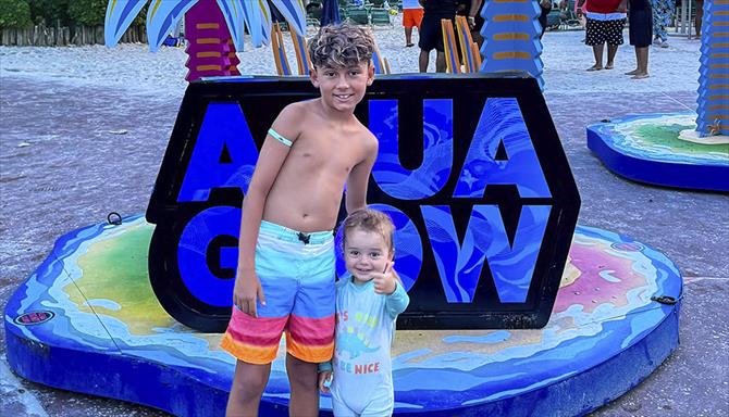 Cris Pelo Mundo - Viajar é Divertido - 8ª Temporada - Ep. 02 - Aventuras no Busch Gardens e Diversão Noturna no Aquática