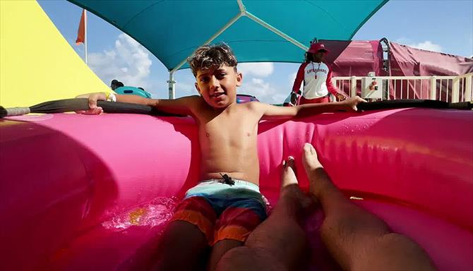 Cris Pelo Mundo - Viajar é Divertido - 8ª Temporada - Ep. 04 - Luxo, Diversão e Exploração Espacial